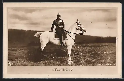 AK Kaiser Wilhelm II. in Uniform zu Pferde
