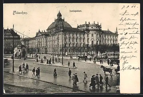 AK München, Passanten vor dem Justizpalast
