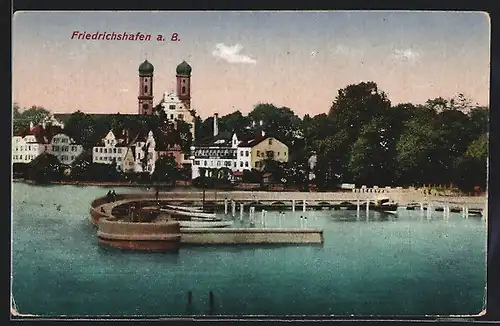 AK Friedrichshafen am Bodensee, Bootsanleger, Blick zur Kirche