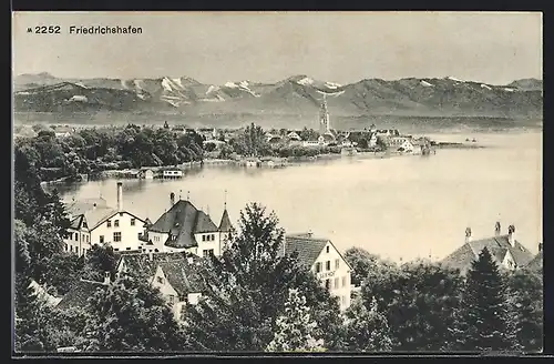 AK Friedrichshafen /Bodensee, Ortsansicht mit See und Alpen