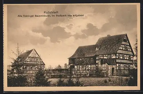 AK Rudolstadt, Alte Thüringer Bauernhäuser, im Stadtpark neu aufgebaut