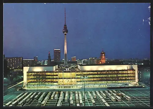 AK Berlin, Palast der Republik mit Fernsehturm am Abend