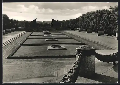 AK Berlin-Treptow, Sowjetisches Ehrenmal, Hauptachse