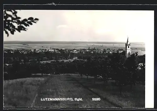AK Lutzmannsburg, Ortspanorama mit Kirchturm