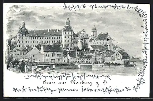 AK Neuburg, Ortsansicht mit Brücke und Passanten am Ufer