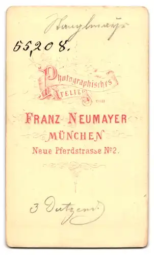Fotografie Franz Neumayer, München, Portrait Geistlicher in Talar