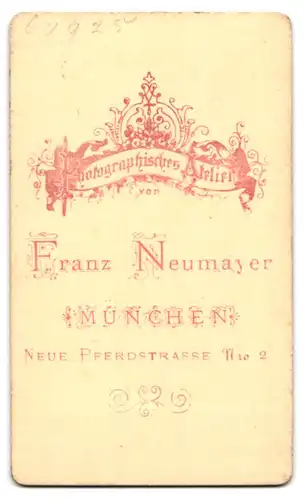 Fotografie Franz Neumayer, München, Portrait Geistlicher mit Brille