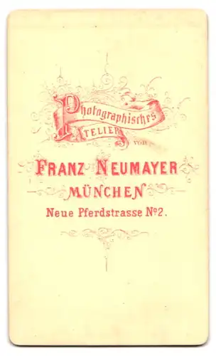 Fotografie Franz Neumayer, München, Portrait Geistlicher mit Brille in Talar