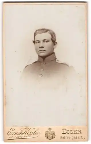 Fotografie Ernst Kessler, Essen, Portrait Soldat in Uniform