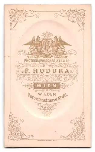 Fotografie F. Hodura, Wien, Portrait junge Frau mit zusammengebundenem Haar