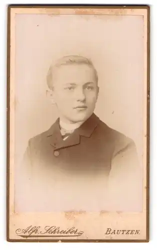 Fotografie Alfr. Schreiber, Bautzen, Portrait blonder Knabe im eleganten Jackett