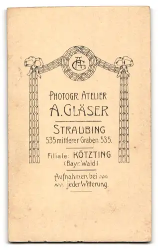 Fotografie A. Gläser, Straubing, Portrait glückliche Hausfrau mit Halskette