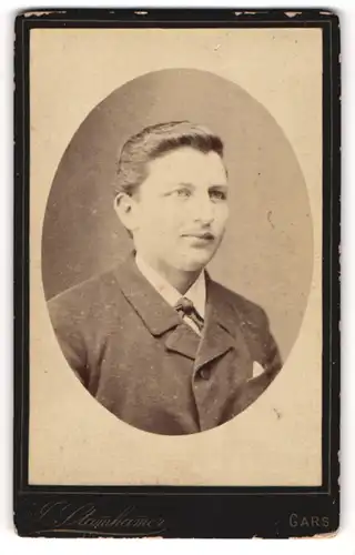 Fotografie J. Stammhammer, Gars, Portrait junger Mann in Anzug