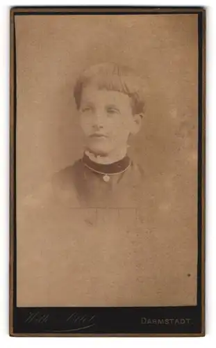 Fotografie Wilhelm Pöllot, Darmstadt, Portrait junges Mädchen mit moderner Frisur