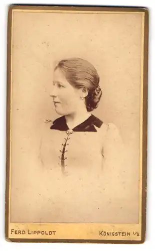 Fotografie Ferd. Lippolt, Königstein i/S, Portrait Fräulein mit Haarknoten