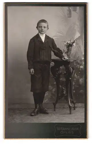 Fotografie W. Hammesfahr, Ohligs, Portrait Knabe in Knickerbockern