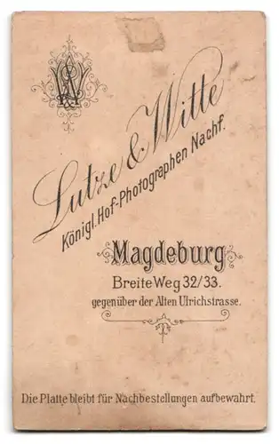 Fotografie Lutze & Witte, Magdeburg, Portrait junge Dame in eleganter Kleidung