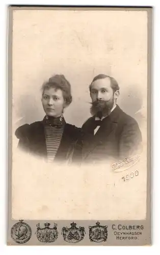 Fotografie C. Colberg, Bad Oeynhausen, Ehepaar in feinen Kleidern