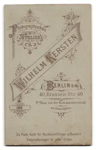 Fotografie Wilhelm Kersten, Berlin, Portrait Herr mit gezwirbeltem Schnauzbart