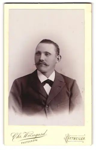 Fotografie Chr. Weingard, Ottweiler, Portrait Herr mit Oberlippenbart