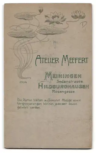 Fotografie Atelier Meffert, Meiningen, Portrait junger Mann im Anzug mit Fliege