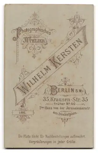 Fotografie Wilhelm Kersten, Berlin, Mann mit Anzug und Zwicker