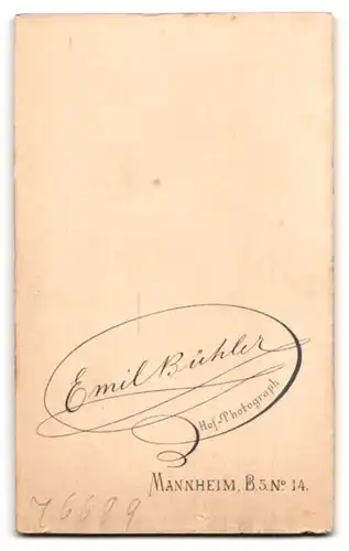 Fotografie Emil Bühler, Mannheim, Portrait Knabe im Anzug