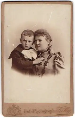Fotografie Atelier Kolby, Zwickau, Frau mit Sohn beim Fotograf
