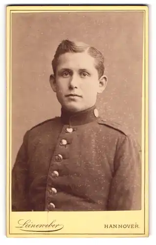 Fotografie Atelier Leineweber, Hannover, junger Soldat im Portrait