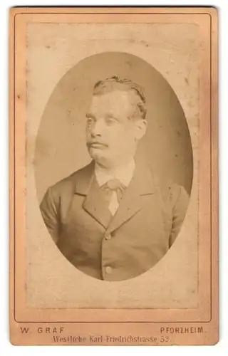 Fotografie W. Graf, Pforzheim, Mann mit Anzug im seitl. Profil