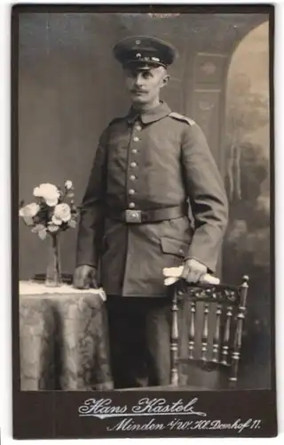 Fotografie Hans Kastel, Minden, Portrait Soldat in Ausgehuniform