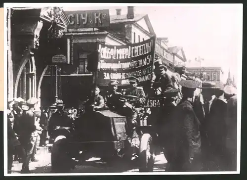 Fotografie Redaktion Freie Welt, Ansicht Moskau, Moskauer Arbeiter während der Oktoberrevolution 1917, Abzug von 1957