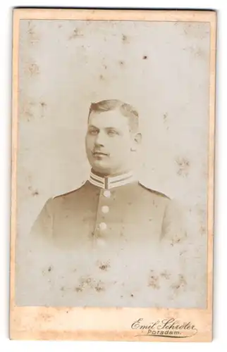 Fotografie Emil Schröter, Potsdam, junger Soldat im Portrait