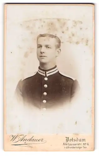 Fotografie W. Andauer, Potsdam, junger Soldat im Portrait