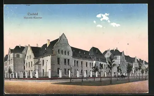 AK Krefeld, Husaren-Kaserne bei Dämmerung
