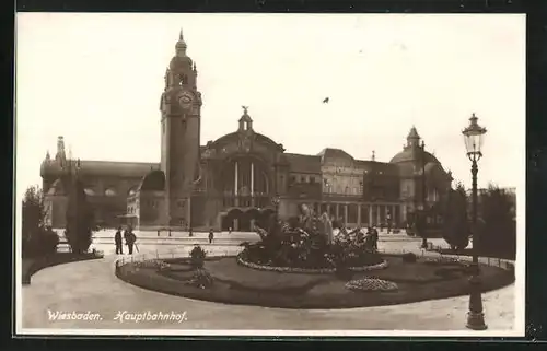 AK Wiesbaden, Anlagen vor dem Bahnhofsgebäude