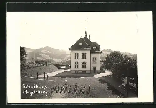 Foto-AK Mogelsberg, Blick nach dem Schulhaus