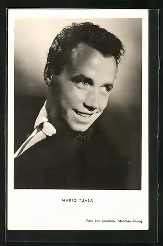 AK Schauspieler Mario Tuala lächelnd