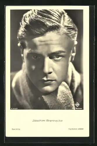 AK Schauspieler Joachim Brennecke mit Schal