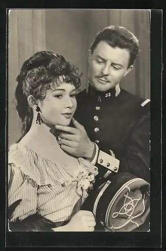 AK Schauspieler Gerard Philipe als Leutnat Armand in Das grosse Manöver