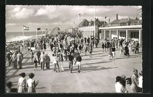 AK Westerland / Sylt, Besucher auf der Kurpromenade