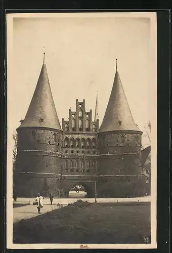 AK Lübeck, Blick zum Holstentor