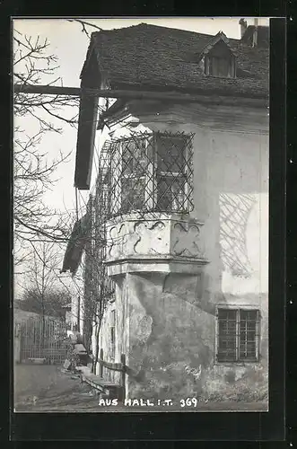 AK Hall i. T., Altes Haus mit vergittertem Erkerfenster
