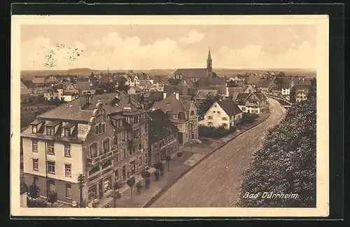 AK Bad Dürrheim, Totalansicht mit Strasse