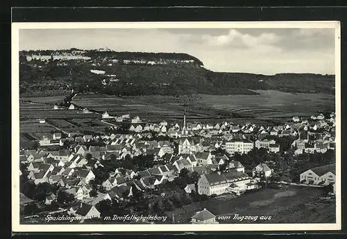 AK Spaichingen, Ortsansicht mit Dreifaltigkeitsberg vom Flugzeug aus, Fliegeraufnahme