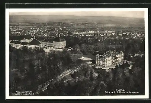 AK Gotha, Blick auf Schloss und Museum vom Flugzeug aus