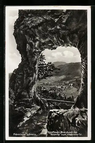 AK Egloffstein / Fränkische Schweiz, Blick durch das Felsentor zum Mostvieler Tal