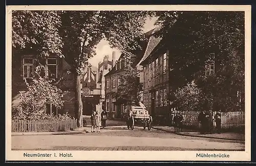 AK Neumünster i. Holst., Strasseneck Mühlenbrücke