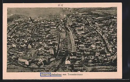 AK Treuenbrietzen, Totalansicht, Zeppelin-Aufnahme