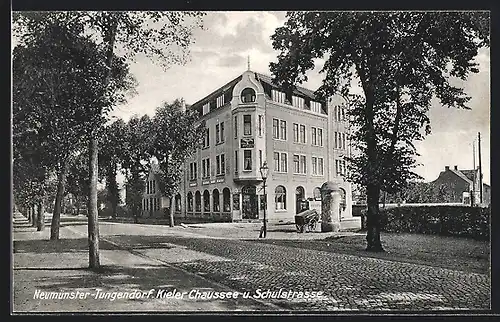 AK Neumünster-Tungendorf, Kieler Chaussee und Schulstrasse mit Schlüter`s Gasthof und Cafe